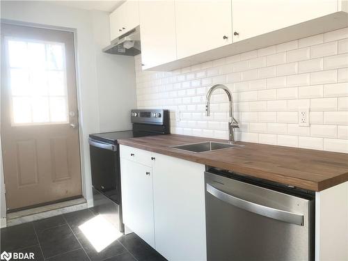 2 Flr-193 Wentworth Street N, Hamilton, ON - Indoor Photo Showing Kitchen