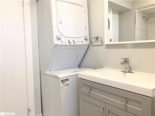 2 Flr-193 Wentworth Street N, Hamilton, ON - Indoor Photo Showing Laundry Room