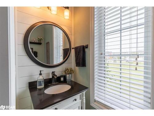 117 Collier Crescent, Essa, ON - Indoor Photo Showing Bathroom