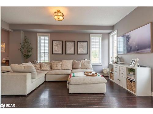 117 Collier Crescent, Essa, ON - Indoor Photo Showing Living Room