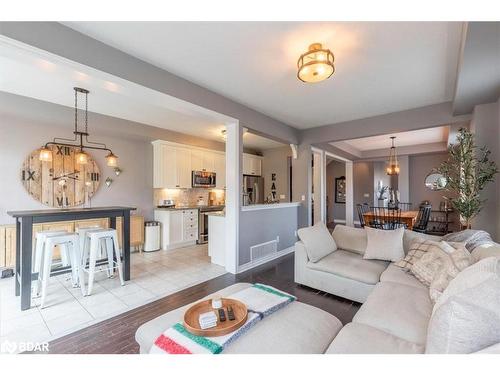 117 Collier Crescent, Essa, ON - Indoor Photo Showing Living Room