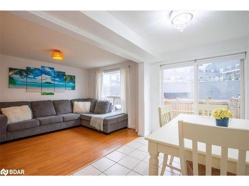 22 Mccausland Court, Barrie, ON - Indoor Photo Showing Living Room