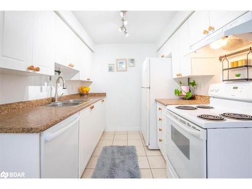 22 Mccausland Court, Barrie, ON - Indoor Photo Showing Kitchen With Double Sink