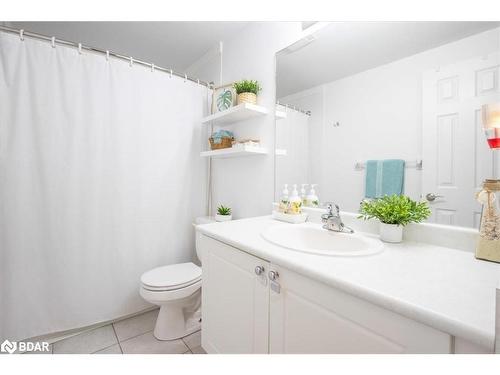 22 Mccausland Court, Barrie, ON - Indoor Photo Showing Bathroom