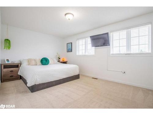 22 Mccausland Court, Barrie, ON - Indoor Photo Showing Bedroom