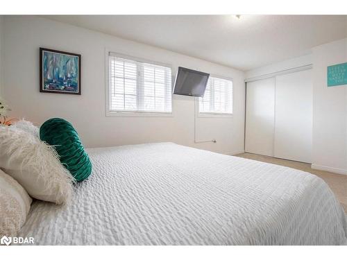 22 Mccausland Court, Barrie, ON - Indoor Photo Showing Bedroom