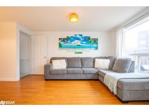 22 Mccausland Court, Barrie, ON - Indoor Photo Showing Living Room