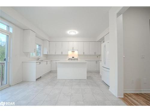 117 Hawkins Street, Georgina, ON - Indoor Photo Showing Kitchen