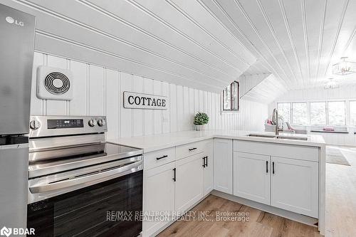 6568 Quarry Point Road, Ramara, ON - Indoor Photo Showing Kitchen