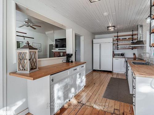 6568 Quarry Point Road, Ramara, ON - Indoor Photo Showing Kitchen