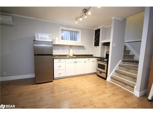 B-65 Springdale Drive, Barrie, ON - Indoor Photo Showing Kitchen