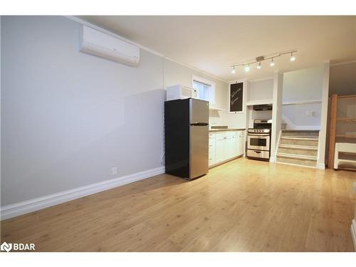 B-65 Springdale Drive, Barrie, ON - Indoor Photo Showing Kitchen