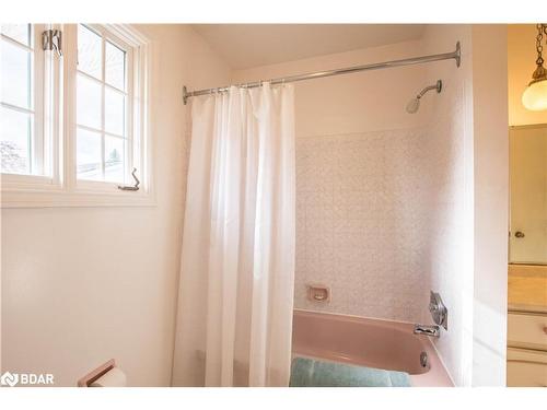 279 Cook Street, Barrie, ON - Indoor Photo Showing Bathroom