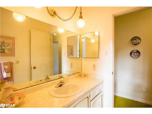 279 Cook Street, Barrie, ON - Indoor Photo Showing Bathroom