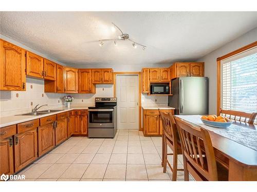 2139 Adjala-Tecumseth Townline, Tottenham, ON - Indoor Photo Showing Kitchen With Double Sink