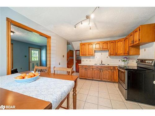 2139 Adjala-Tecumseth Townline, Tottenham, ON - Indoor Photo Showing Kitchen With Double Sink