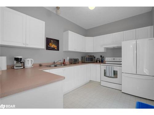 9-90 Thompsons Road, Penetanguishene, ON - Indoor Photo Showing Kitchen With Double Sink