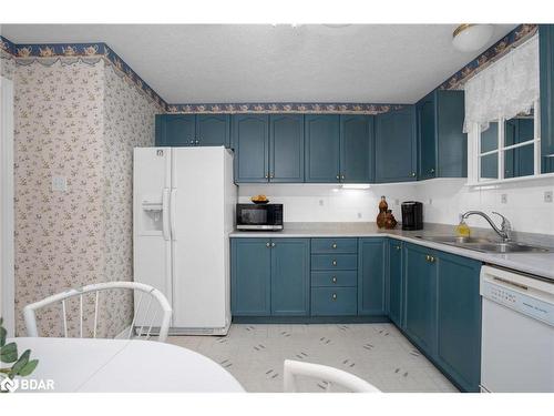 9-90 Thompsons Road, Penetanguishene, ON - Indoor Photo Showing Kitchen With Double Sink