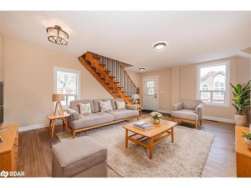 89 Douglas Street, Orillia, ON - Indoor Photo Showing Living Room