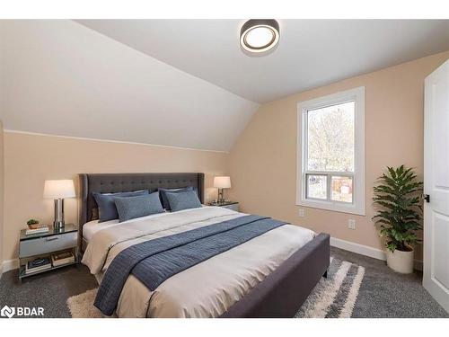 89 Douglas Street, Orillia, ON - Indoor Photo Showing Bedroom