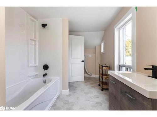 89 Douglas Street, Orillia, ON - Indoor Photo Showing Bathroom