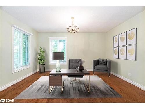 2087 Wilkinson Street, Innisfil, ON - Indoor Photo Showing Living Room