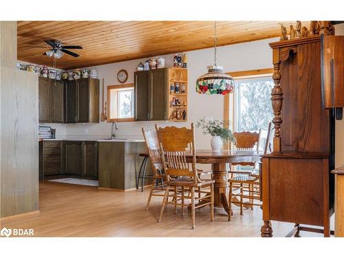 1208 Minnow Drive, Haliburton, ON - Indoor Photo Showing Dining Room