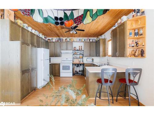 1208 Minnow Drive, Haliburton, ON - Indoor Photo Showing Kitchen