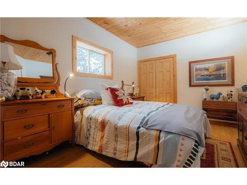 1208 Minnow Drive, Haliburton, ON - Indoor Photo Showing Bedroom