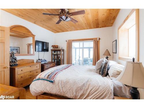 1208 Minnow Drive, Haliburton, ON - Indoor Photo Showing Bedroom