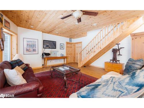 1208 Minnow Drive, Haliburton, ON - Indoor Photo Showing Living Room