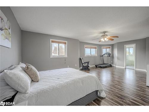 61 Carley Crescent, Barrie, ON - Indoor Photo Showing Bedroom