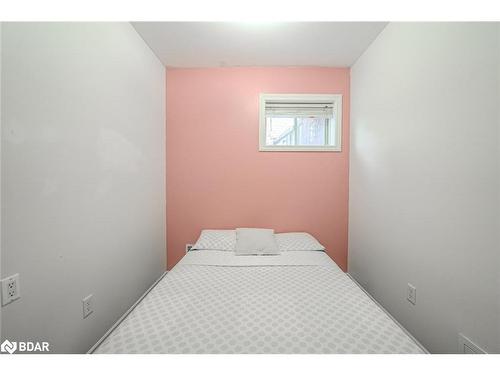 61 Carley Crescent, Barrie, ON - Indoor Photo Showing Bedroom