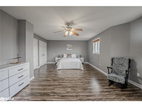 61 Carley Crescent, Barrie, ON - Indoor Photo Showing Bedroom