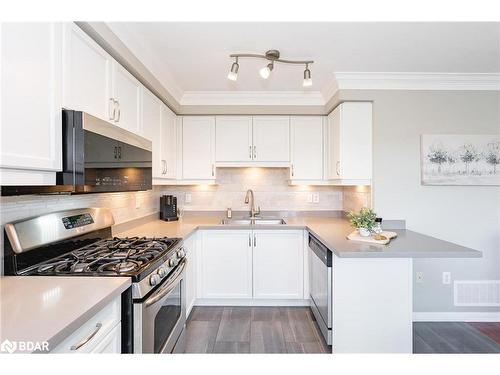 66 John W Taylor Avenue, Alliston, ON - Indoor Photo Showing Kitchen With Upgraded Kitchen