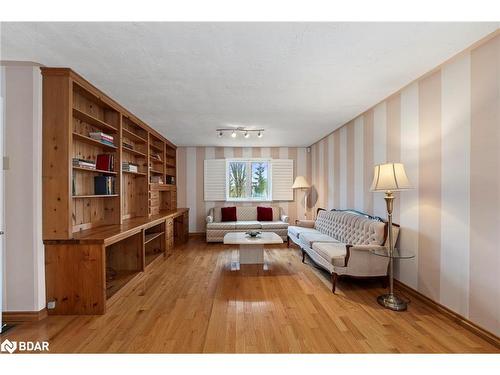 1705 Concession 8-9 Road E, Beaverton, ON - Indoor Photo Showing Living Room