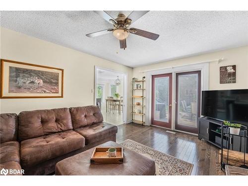 22 Thackeray Crescent, Barrie, ON - Indoor Photo Showing Living Room