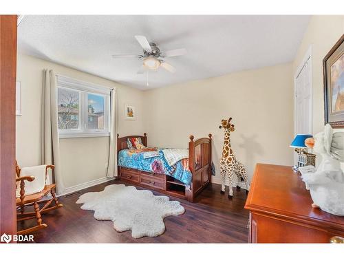 22 Thackeray Crescent, Barrie, ON - Indoor Photo Showing Bedroom