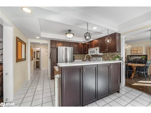 22 Thackeray Crescent, Barrie, ON - Indoor Photo Showing Kitchen