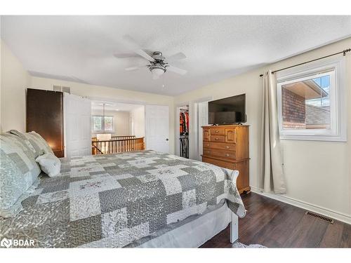 22 Thackeray Crescent, Barrie, ON - Indoor Photo Showing Bedroom