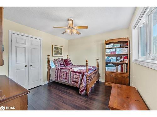 22 Thackeray Crescent, Barrie, ON - Indoor Photo Showing Bedroom