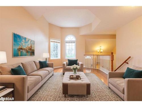 4 Hewitt Place, Barrie, ON - Indoor Photo Showing Living Room