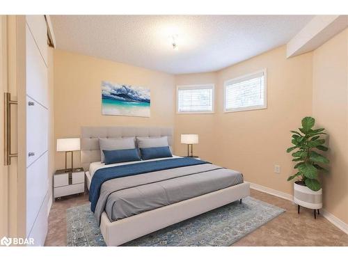 4 Hewitt Place, Barrie, ON - Indoor Photo Showing Bedroom