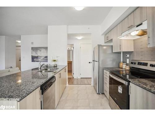 402-8 Culinary Lane, Barrie, ON - Indoor Photo Showing Kitchen With Double Sink With Upgraded Kitchen