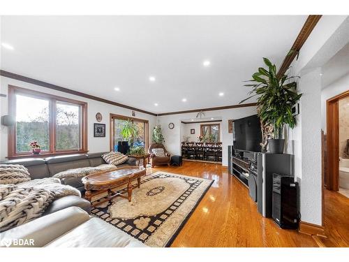 428239 25Th Side Road, Mono, ON - Indoor Photo Showing Living Room