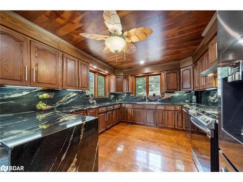 428239 25Th Side Road, Mono, ON - Indoor Photo Showing Kitchen With Double Sink