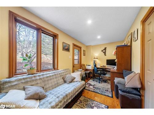 428239 25Th Side Road, Mono, ON - Indoor Photo Showing Living Room