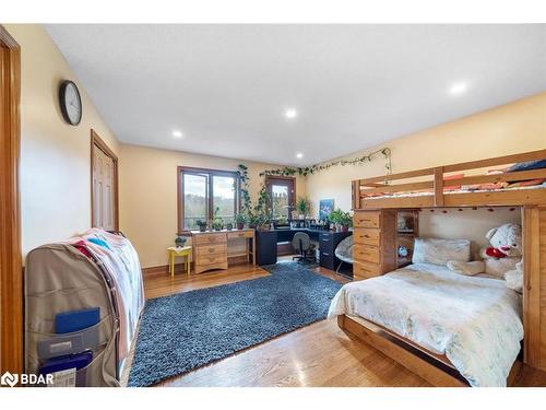 428239 25Th Side Road, Mono, ON - Indoor Photo Showing Bedroom