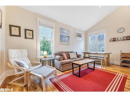 178-11 Farm View Lane, Cherry Valley, ON - Indoor Photo Showing Living Room