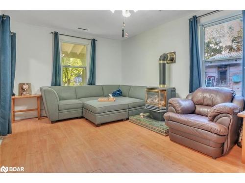 142 Switzer Street, New Lowell, ON - Indoor Photo Showing Living Room